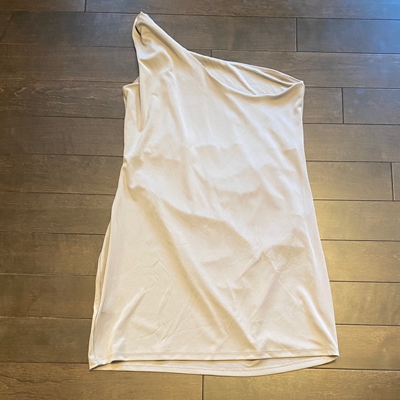 Divided One-Shoulder Grey Mini Dress - Picture 5 of 6